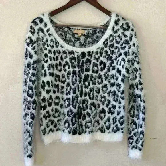 Takara Women’s‎ Sz M Cheetah Fuzzy Eyelash Black White Multi Cheetah Sweater - Picture 1 of 9